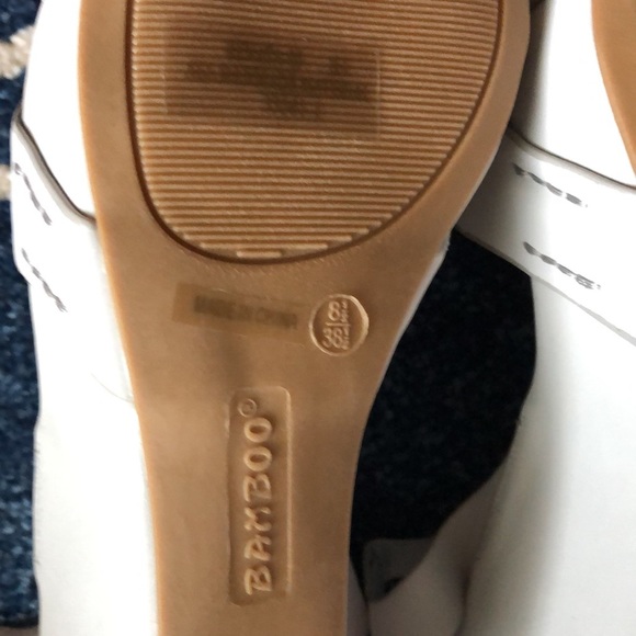 Bamboo 3.5” Wedge heel sandal, light grey man made material with crisscross toe - Picture 4 of 4